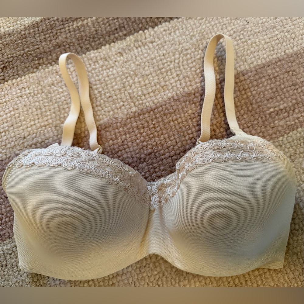 Le Mystere Lace-Trim Smooth Bra  32C